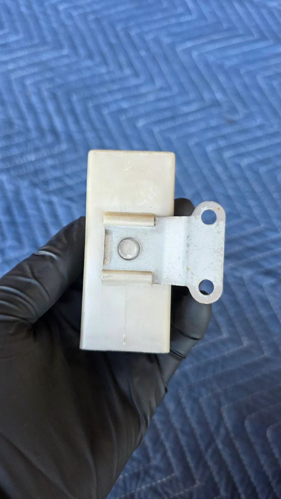 LH Driver Side side Window Amp — photo 4