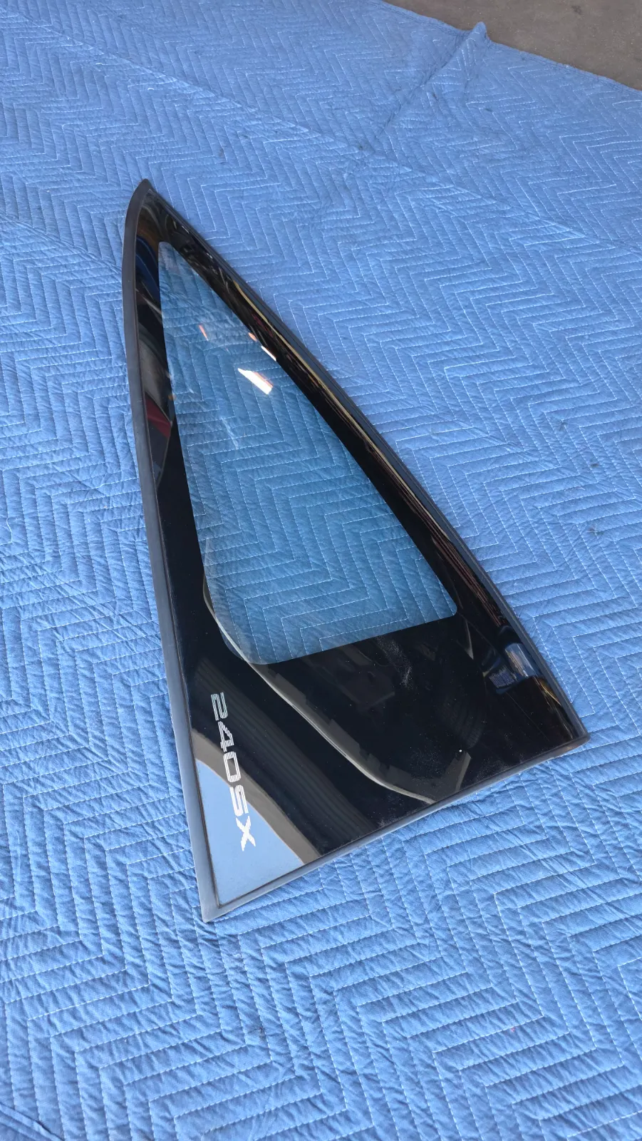 S13 Hatch Quarter Glass (RH) — photo 1